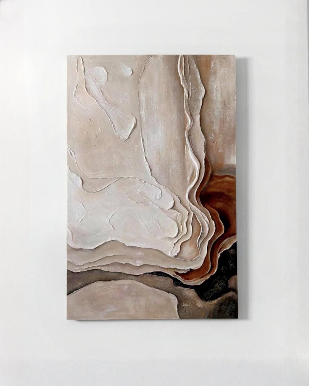 arena viva, 90×140 cm — Deep sculptural texture on a solid wooden panel, moving from beige and cream to cappuccino and chocolate.