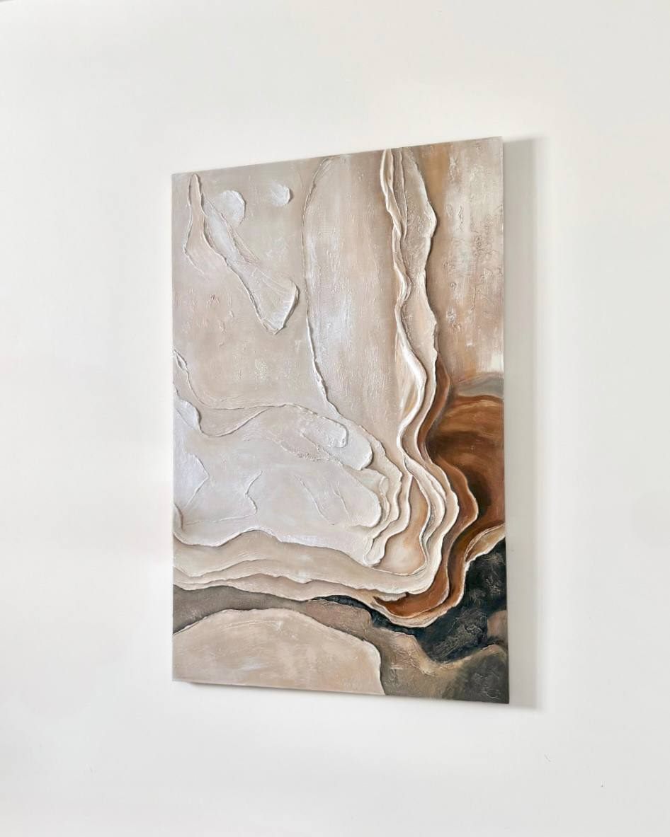 arena viva, 90×140 cm — Deep sculptural texture on a solid wooden panel, moving from beige and cream to cappuccino and chocolate.