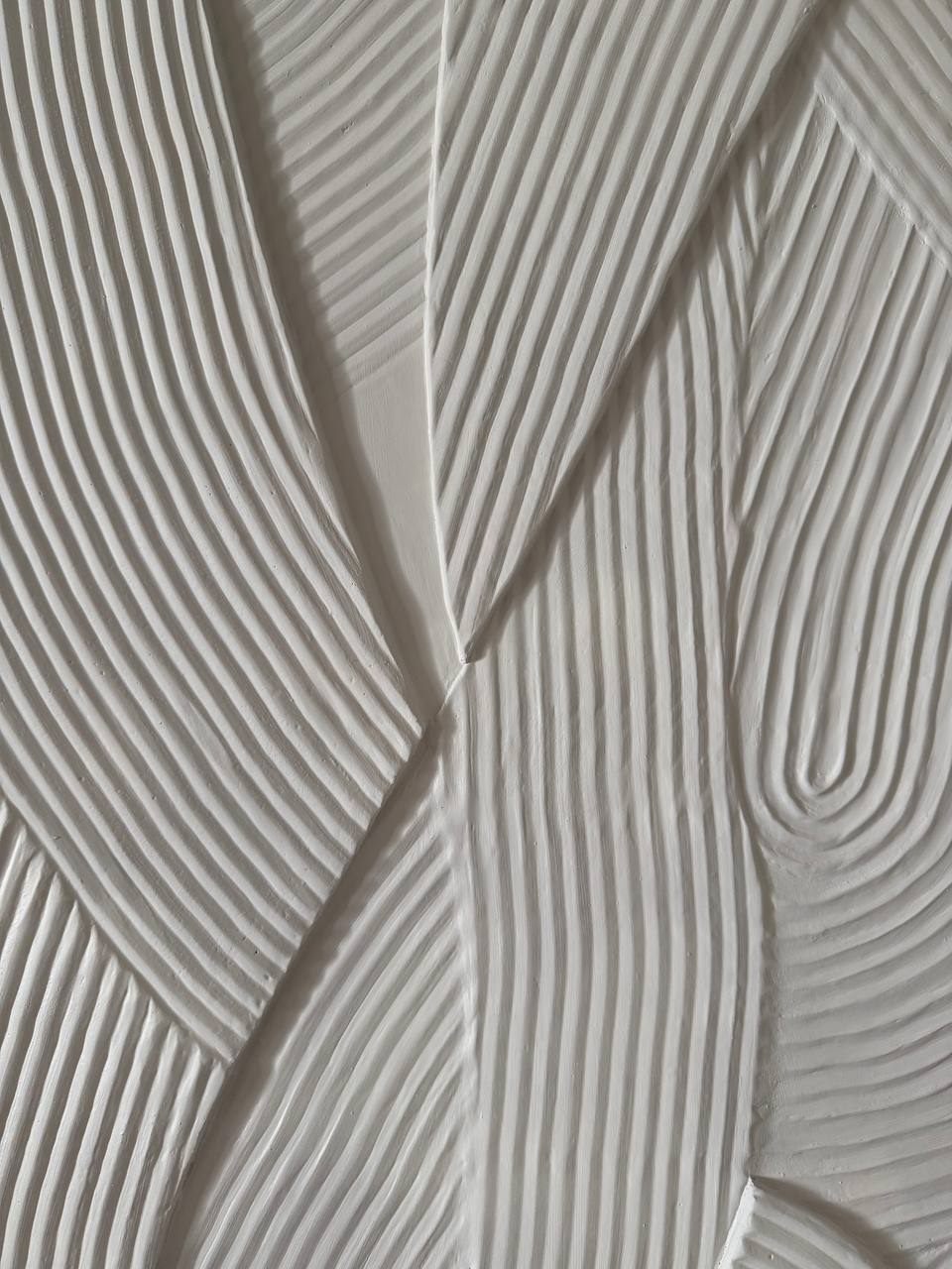 blanco perfecto, 60×90 cm — Yeso sobre panel macizo de madera, con marco de madera natural.