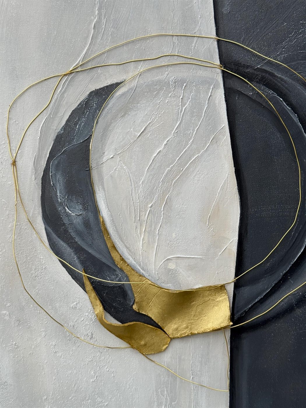círculo, Made to order, any size — A canvas split into black and white, with a gold circle holding the two halves together.