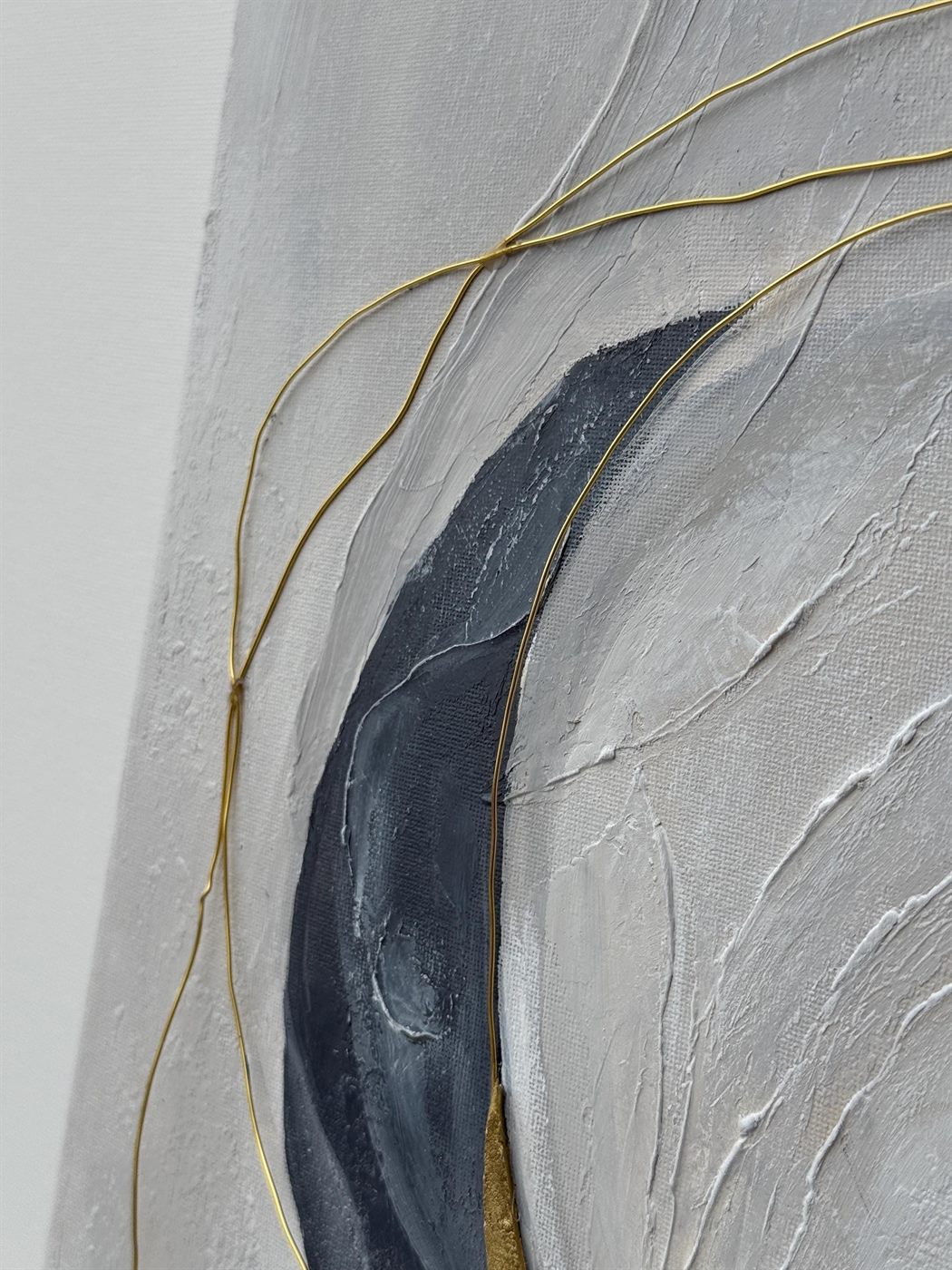 círculo, Made to order, any size — A canvas split into black and white, with a gold circle holding the two halves together.