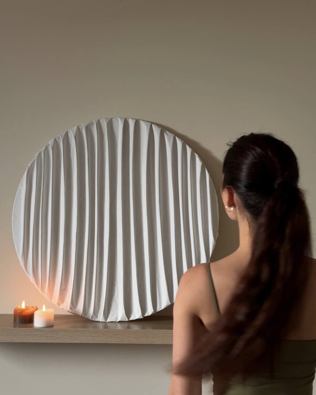cuerdas, Ø80 cm — A round sculpture in coated fabric on a wooden base.