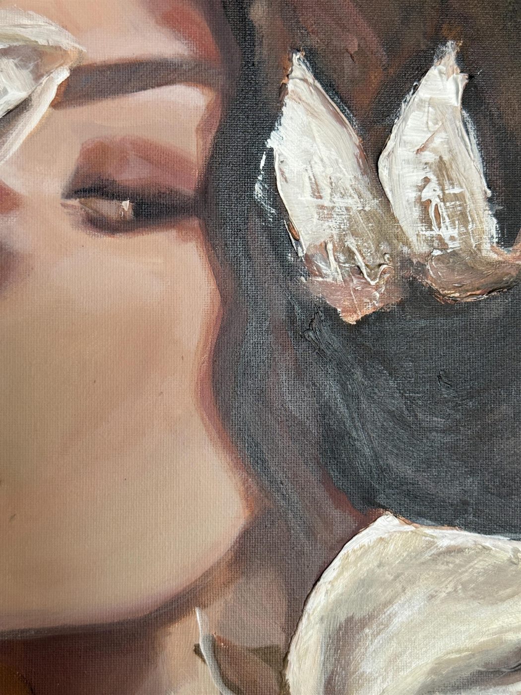 flor blanca, 50×70 см — Женское лицо и белый цветок, написанные абстрактно и чуть сюрреалистично.