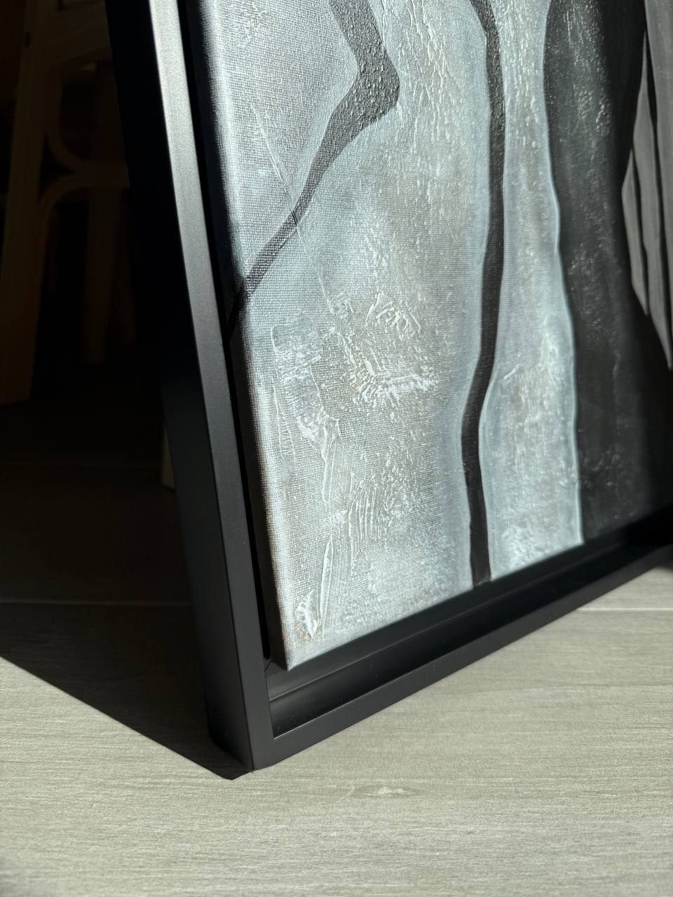 Grafica Natural, 50×70 cm, Díptico — Díptico de dos paneles pintados a mano en negro, blanco y gris.