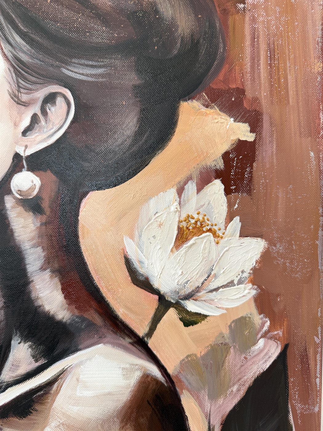 mirada, 60×80 cm — A woman in profile among magnolias, warm terracotta and rose over a dark ground.
