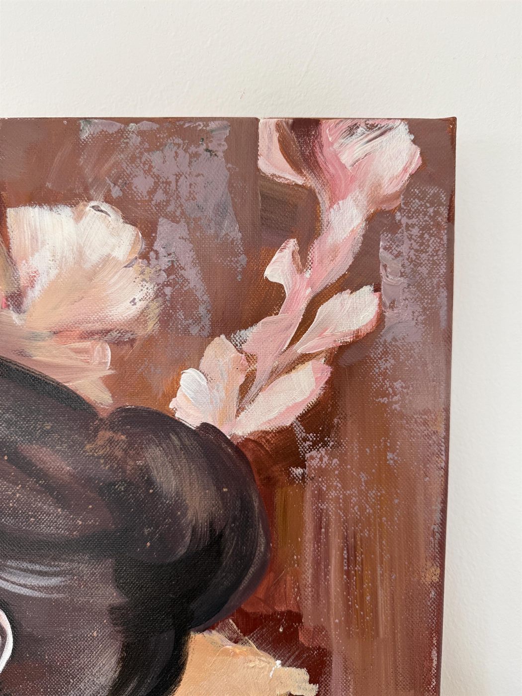 mirada, 60×80 cm — A woman in profile among magnolias, warm terracotta and rose over a dark ground.